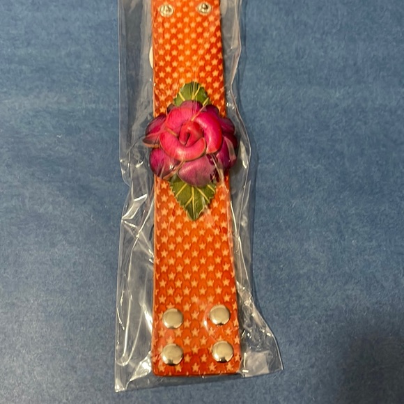 1 LEFT! RESTOCKED! Genuine Leather Handmade Handcrafted Floral Stars Bracelet - Picture 7 of 7
